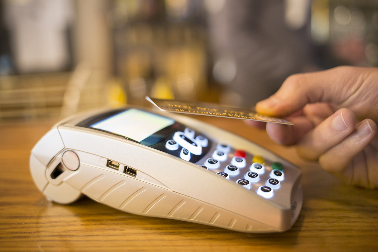 Paiement électronique : Bank Al-Maghrib ramène à 0,5 % le plafond des commissions sur les cartes bancaires marocaines